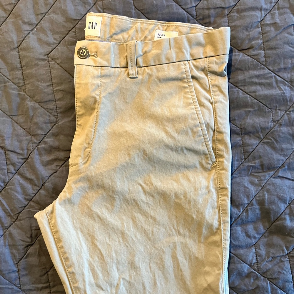 Gap Men’s Slim fit Khaki Chino 33/32